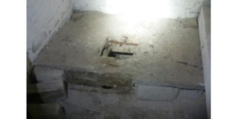 На Рівненщині новонароджене немовля  викинули на дно вуличного туалету 
